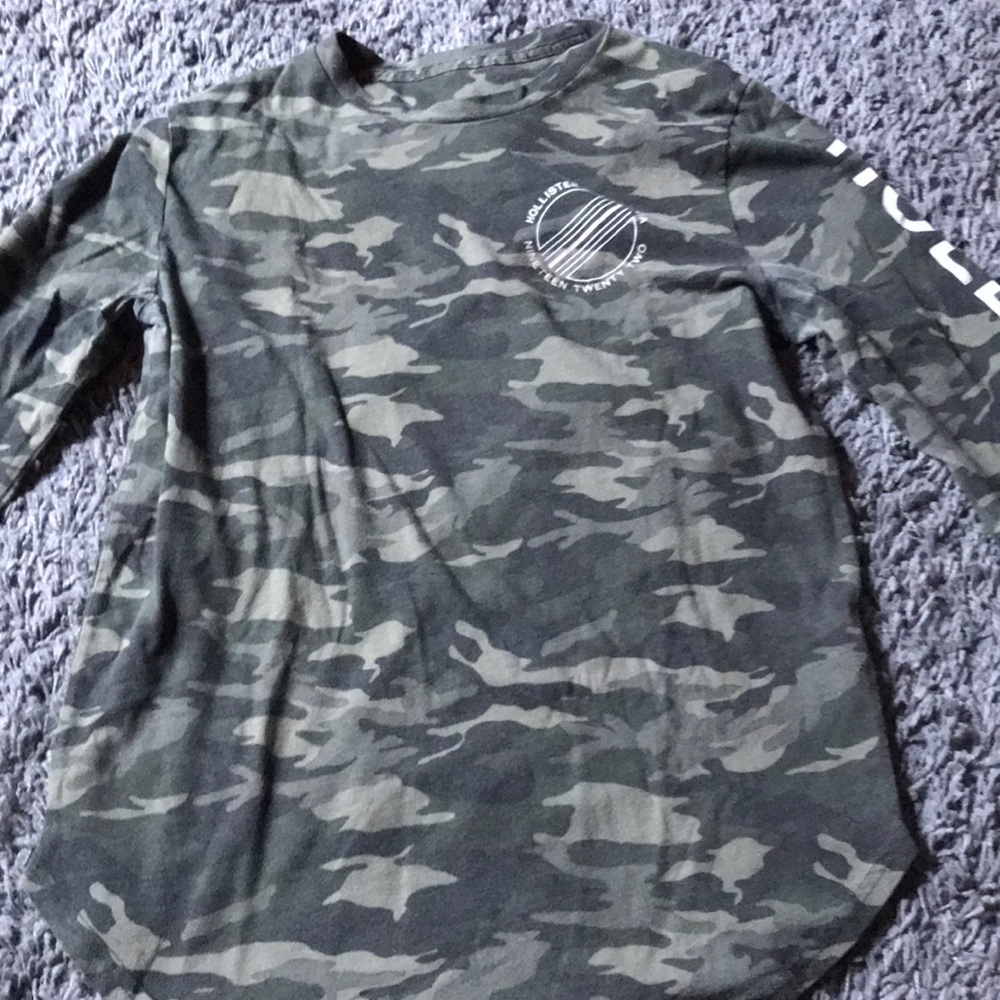 Men’s small Hollister long sleeve tee